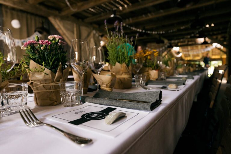 Liebevoll gestaltete Dekorationen für die Hochzeit im festlichen Berthold 57.